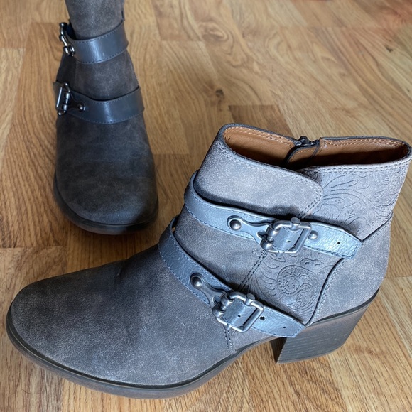 Grey Boots - Picture 3 of 6